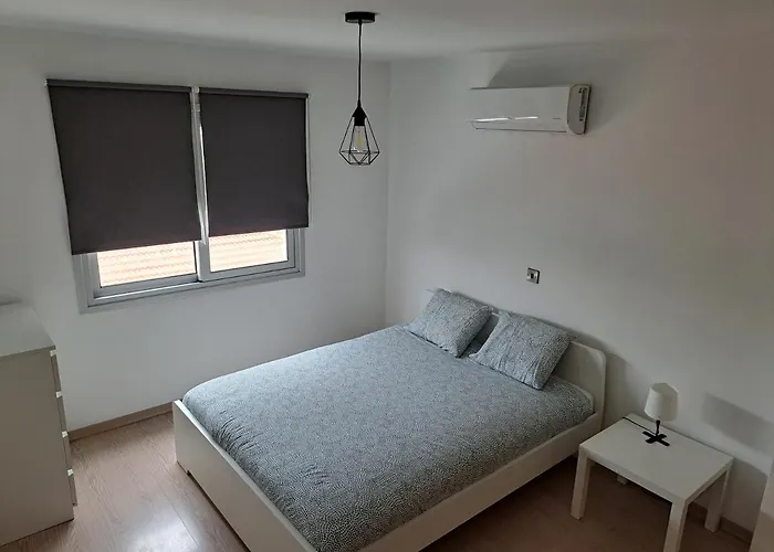 Modern Suite, Xl Balcony, Parking Apartment *